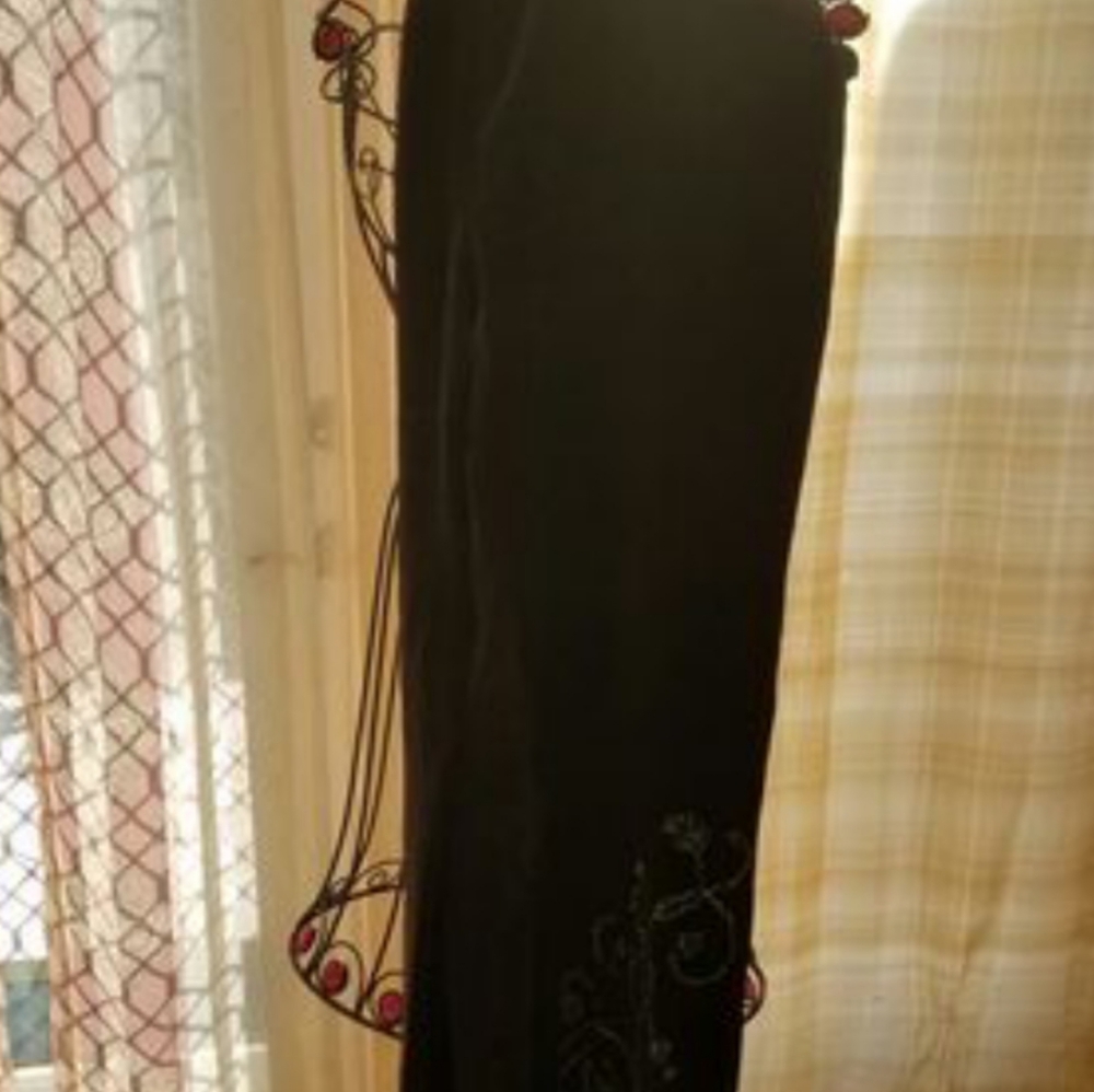 Evening pants with plack beads